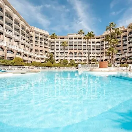 Apartament Piscine Et Bord De